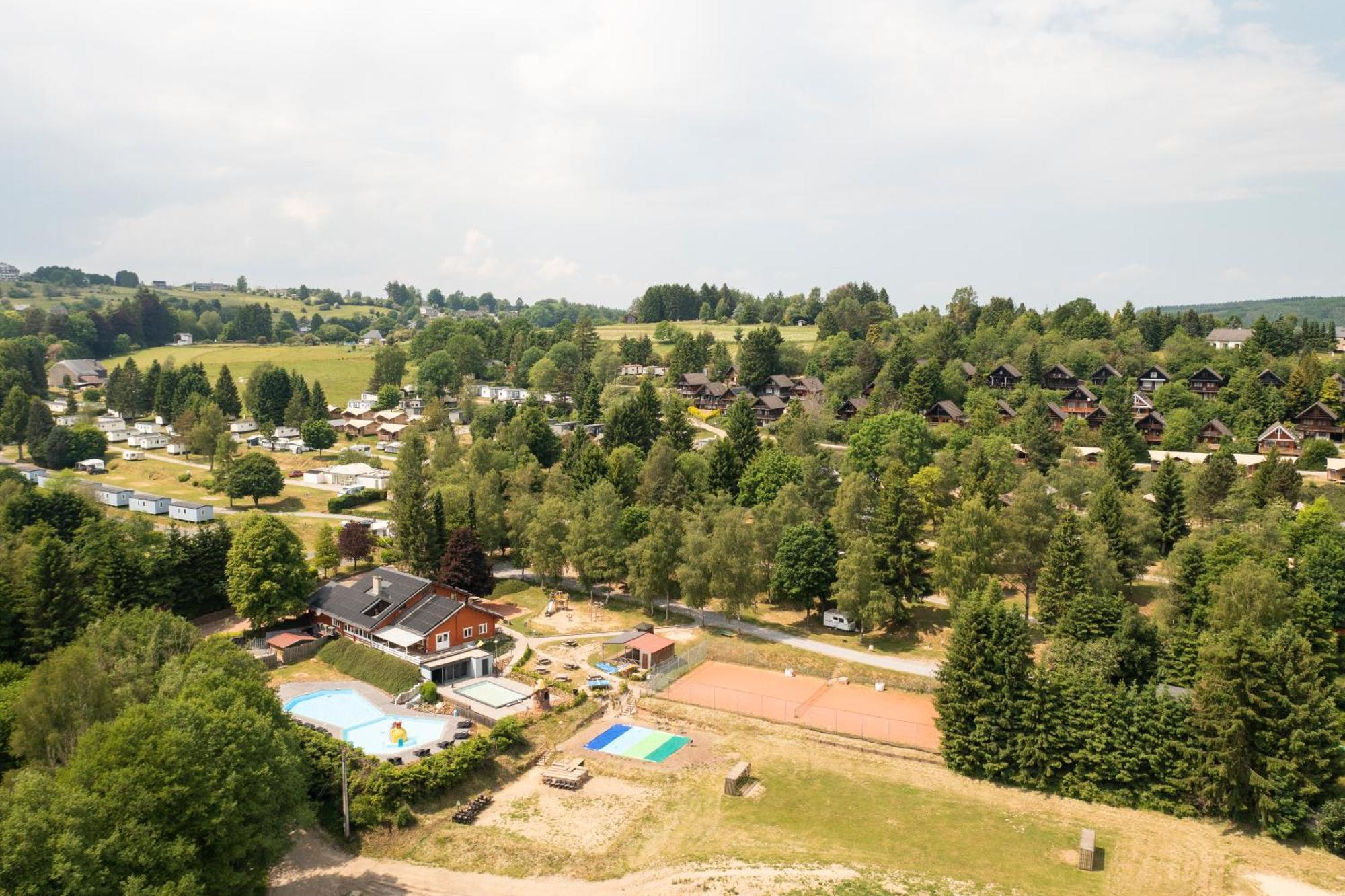 Готель Ardenparks Petite Suisse Dochamps Екстер'єр фото